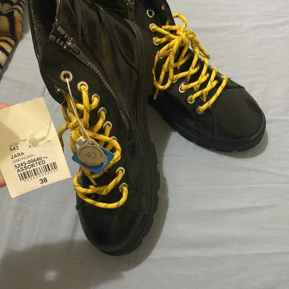Boots - Picture 3 of 4